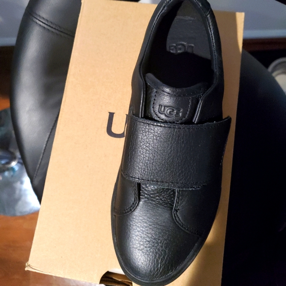 Brand new UGG Neri Black Leather Sneaker